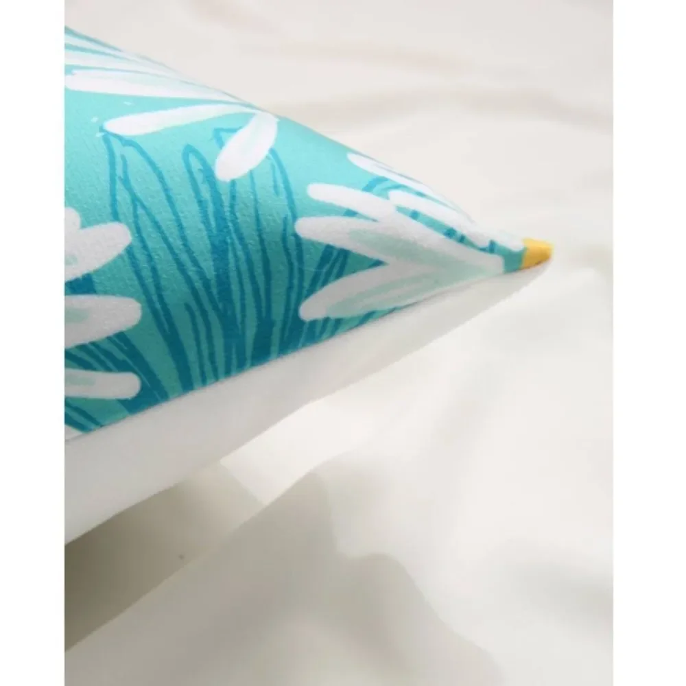 Daisy Print Pillow Cover